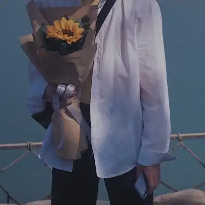 原谅捧花的我盛装出席只为遇见你
