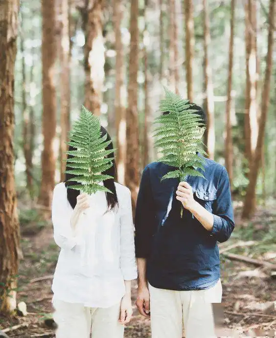 怎样才能拍出好看又自然的情侣照呢
