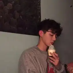 要是男生们还在夯油头可就过时了别再想了,2018年就是这几款的发型了
