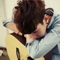 时尚情侣男生头像摆个酷姿耍耍帅
