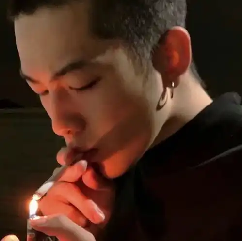个性男头与神明画押
