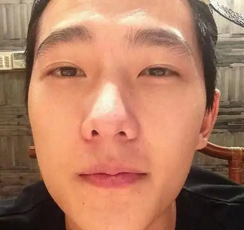 肖战我喜欢素颜,王一博我也是,黄子韬麻烦让一让
