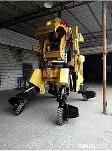 绍兴一父亲为儿子造4米高机器人成本五六十万
