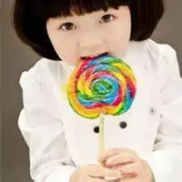 一个棒棒糖的头像动漫女生吃棒棒糖唯美头像
