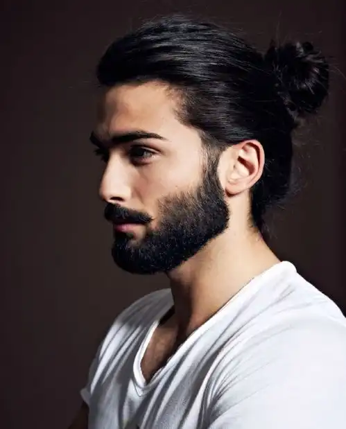 丸子头扎出男人味
