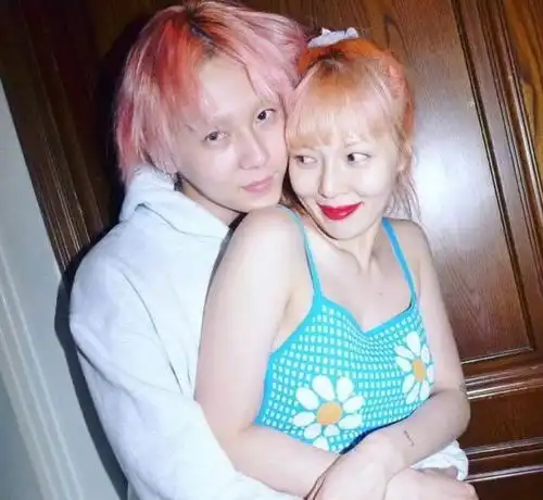 万万没想到泫雅金晓钟发文官宣分手决定以后成为好朋友和同事
