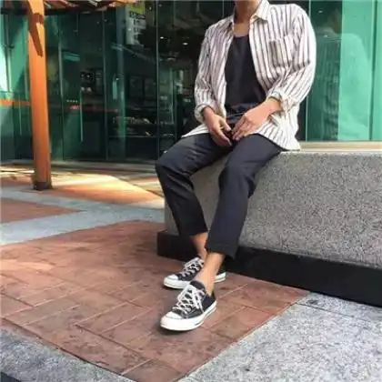 吸引寂寞女人的微信头像男生半身不露脸穿着打扮很时尚的
