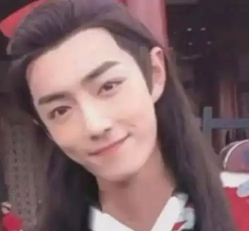 男星穿女装能有多美鹿晗黄子韬不算啥,看到肖战都不配当女生
