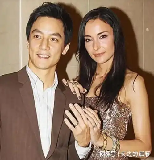 盘点娶入豪门的香港男星,欧阳震华婚后才知老婆的身世,吓出冷汗

