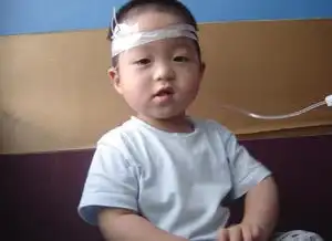 5岁男孩不再长个,儿科医生带娃有3个反常,家长别大意
