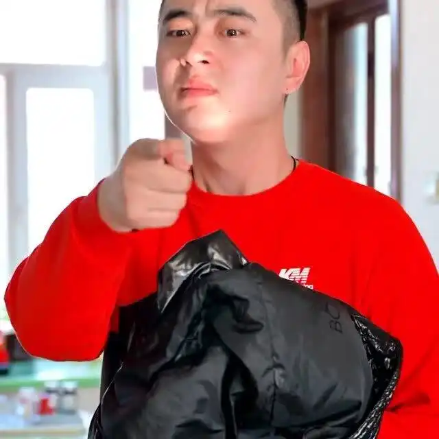 好不容易把婆婆接过来,男子威胁媳妇的话,正好被婆婆听见