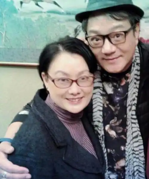 顺其自然65岁tvb男星曝与女友相处像母子,渴望当爸但年纪超龄
