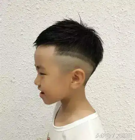 最受妈妈们喜欢的小朋友发型收藏版,男孩帅气,女孩美丽
