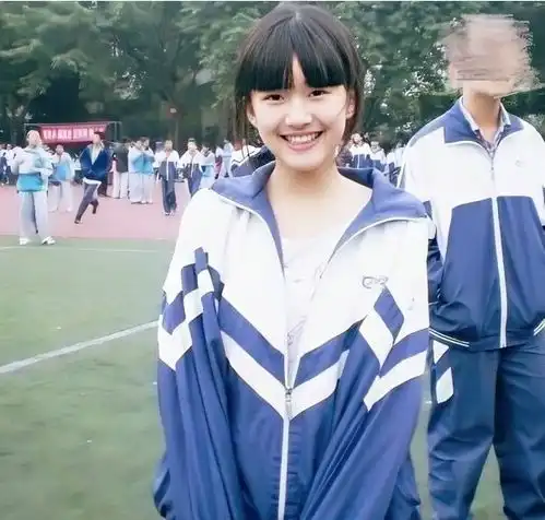 女星校服造型大赏,赵丽颖杨紫热巴杨幂刘亦菲等班花,你选谁
