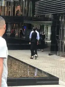 组图陈伟霆娜扎北京拍戏俊男美女街头嬉笑超级养眼
