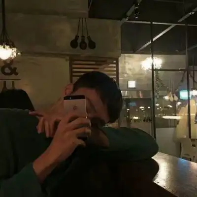 林鹤居颓废夜晚暗黑男神男生头像
