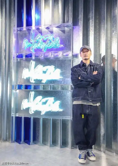 奔四男人日常怎么搭配看潮叔余文乐,一年三季都穿基础款照样酷
