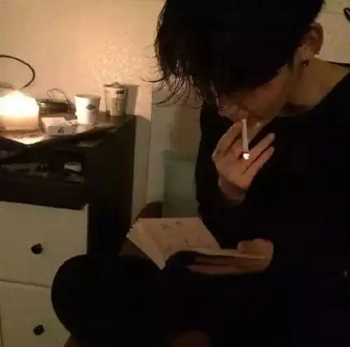 头像最近手头有点紧,能借你的手来牵么
