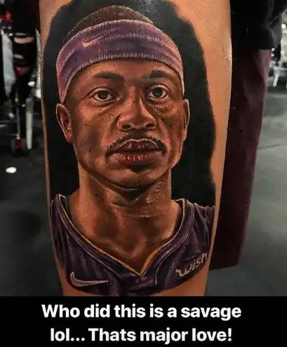 球迷在身上纹自己头像,小托马斯那是真爱
