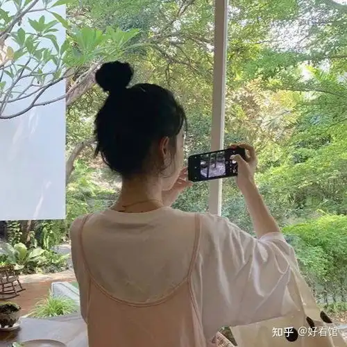 背影女头像热爱可抵岁月漫长温柔可挡艰难时光
