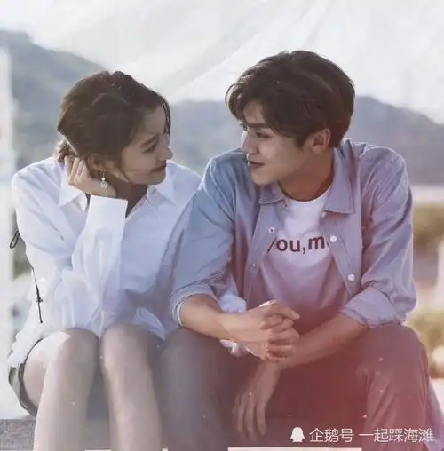 关晓彤无奈发文后悔了,眼神忧郁,网友纷纷喊话鹿晗
