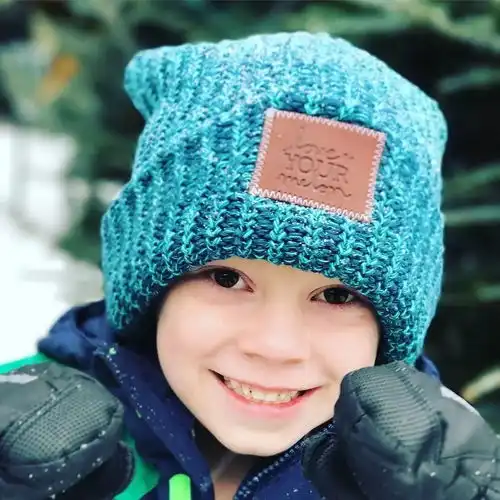 8岁男孩卖笑一夜赚千万2亿儿童早熟背后,藏着整个社会的良心
