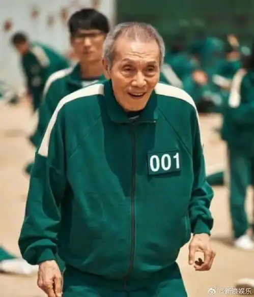 河南一体育馆被大雪压塌当地居民回应橙柿真的吓到我了
