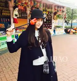 迪丽热巴私服引关注黑白灰look是主调
