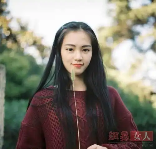 武大女神最新照片清纯扮相超吸睛
