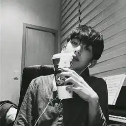 阳光帅气男生微信头像25
