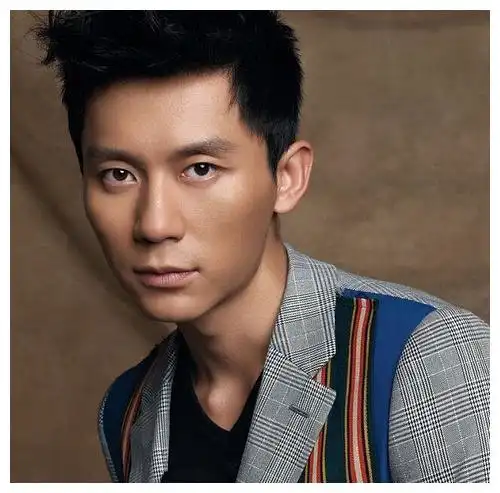 插刀门过去8年,杜淳没落,印小天翻红,她却活得更滋润
