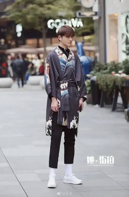 现在的男孩子,穿的都这么仙儿吗
