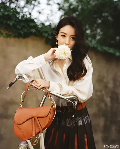 赵丽颖回应又要买锁了
