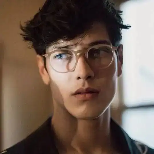 戏味时尚与其整容换脸不如来副眼镜给自己加戏
