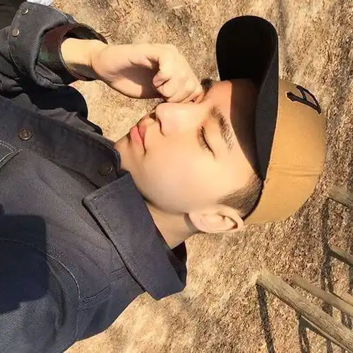 潮流成熟时尚男生qq头像
