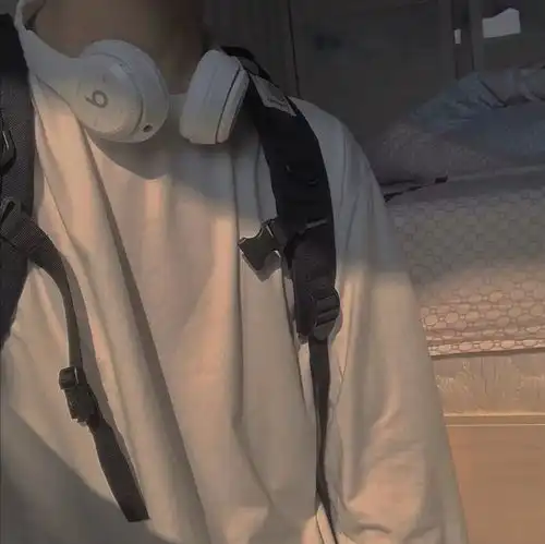 真人男头关于我想你,每天都在发生
