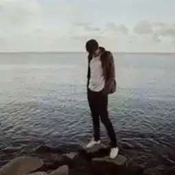 寒风吹我了月如钩
