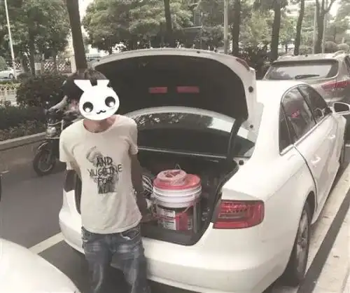 南安木棍支撑高压线,整栋楼房瞬间带电泉州28名男女同挤一屋警方破门而入晋江越野车自动驾驶
