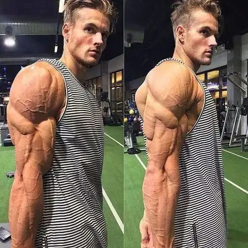 15岁开始健身,21岁一身腱子肉,这位小鲜肉很励志

