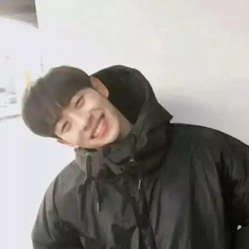 干净阳光文艺头像男头