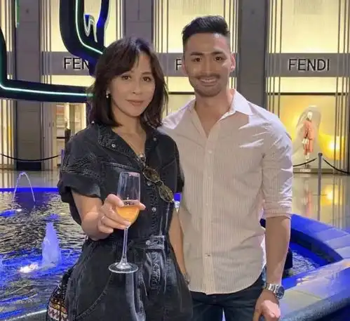 梁朝伟回应私生子,称与小36岁女星无私情,刘嘉玲深夜与型男约会
