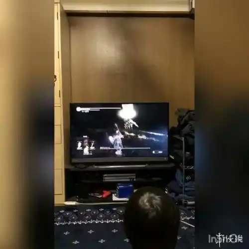 岛国5岁男孩玩黑暗之魂3凭一己之力击杀boss
