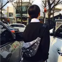 小清新文艺男生qq头像大全灯火怎敢期望比太阳明亮
