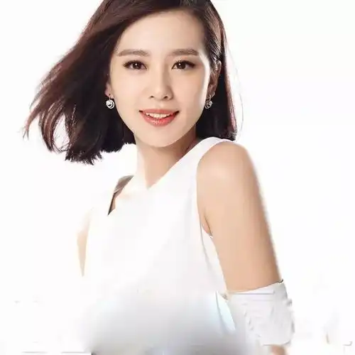 女孩子的粉底到底有多厚

