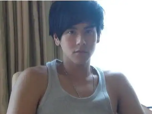 38岁彭于晏也难逃油腻,脸变圆肌肉松弛,网友健身男神去哪了
