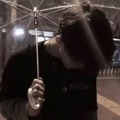 男生头像真人侧脸落荒而逃的王者风范
