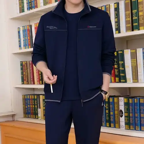 男人五十就别老穿西装了看看这种老干部运动装,看上去年轻十岁

