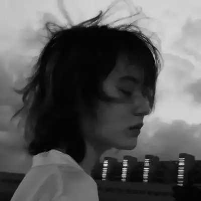 失恋的头像女生伤心图片适合失恋的人的头像
