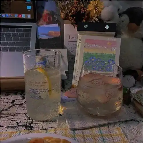 油画风格朋友圈背景图世间周游无数,何苦执着周游
