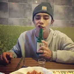 求好看点的qq头像,男,人物的不要带字的,最好是眼光高的女生来回答问题
